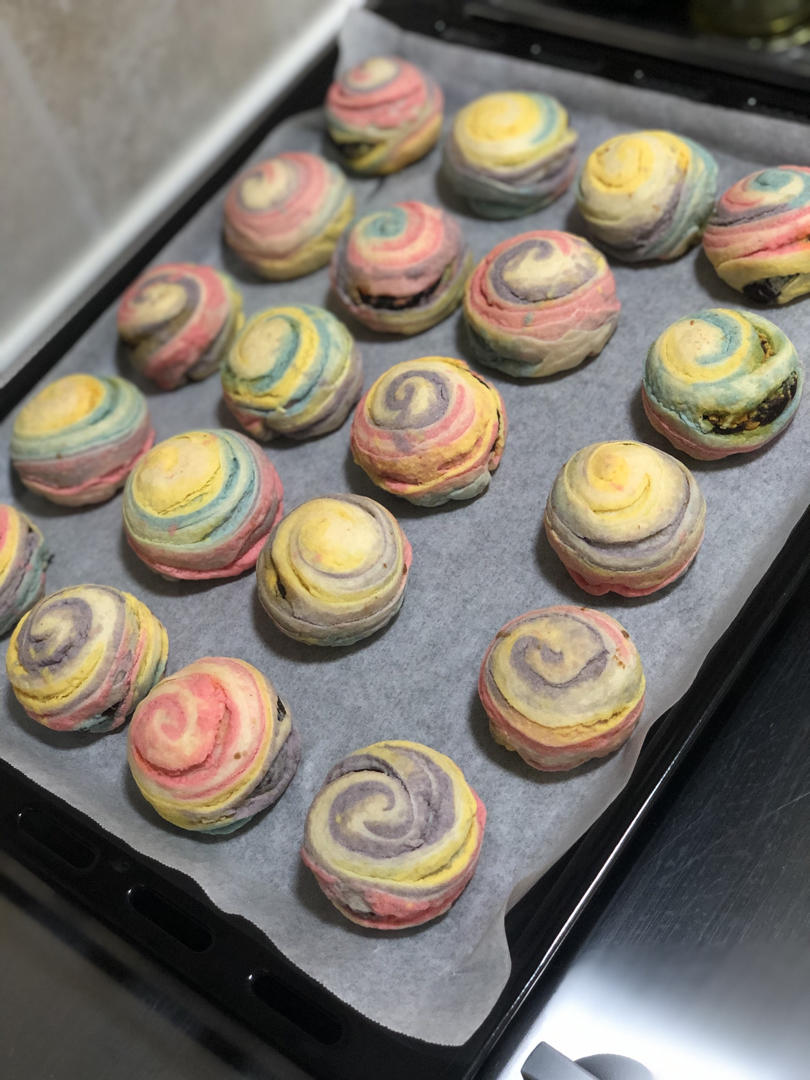 彩虹蛋黄酥（独角兽蛋黄酥）