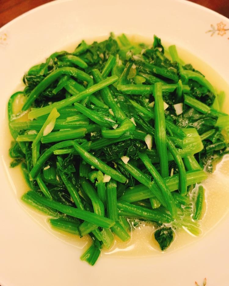 林小雨做的不涩口又嫩的清炒菠菜