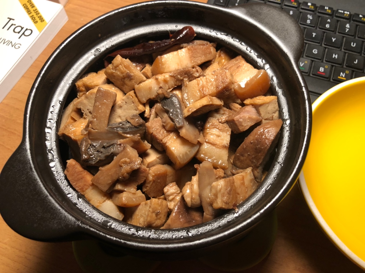 五花肉烧油豆腐
