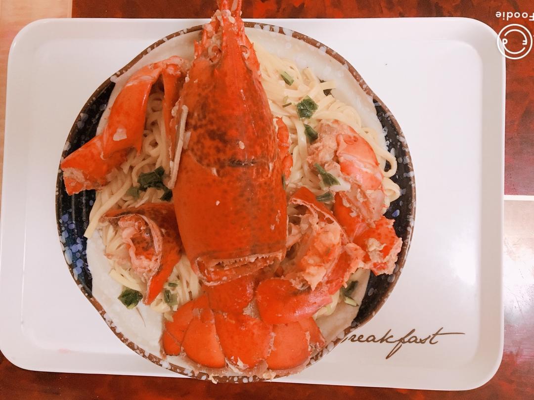 老广东酒楼的龙虾伊面