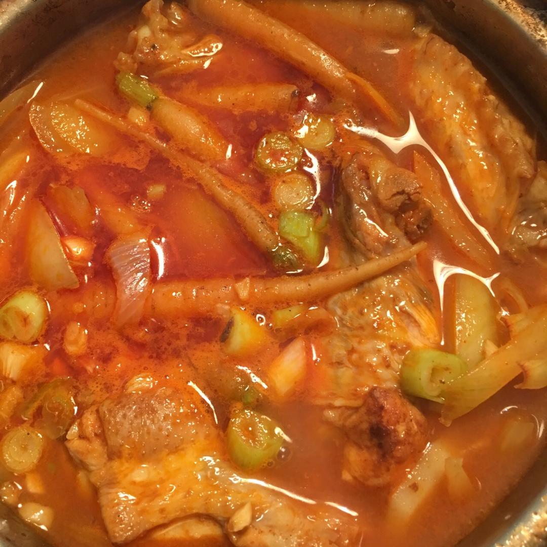 韩国料理——炖辣鸡翅(닭도리탕)