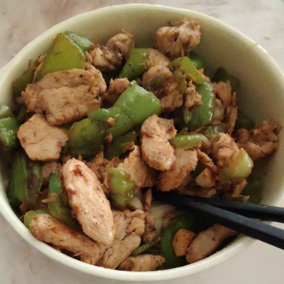 嫩滑不柴——辣椒炒鸡胸肉