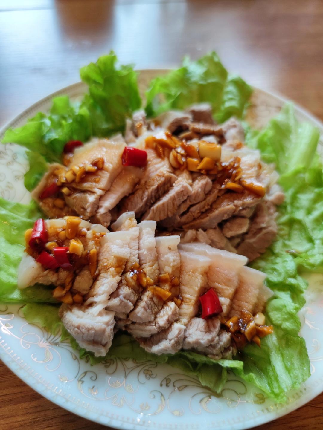 厨师长教你：“蒜泥白肉”的家常做法，看的口水直流