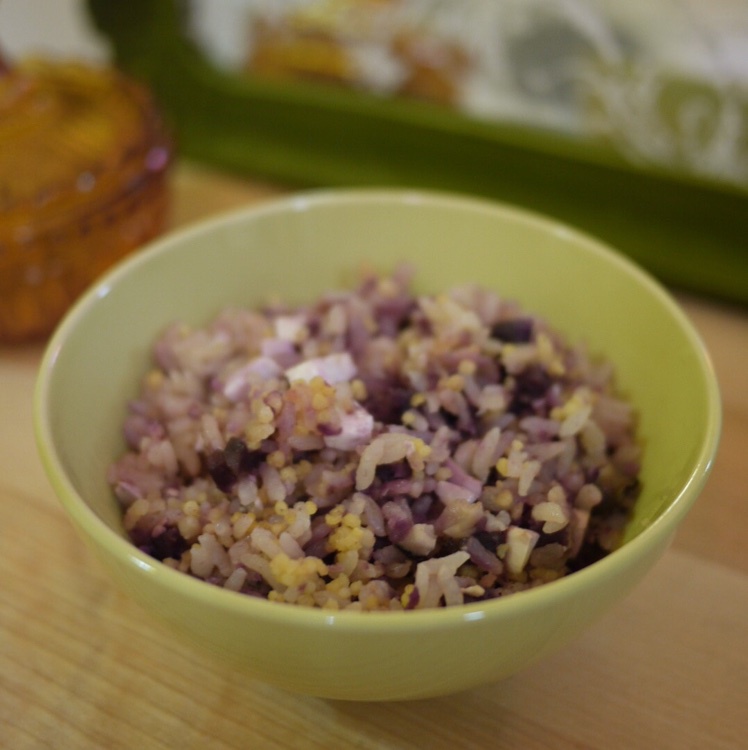 电饭锅紫薯咸蛋白香菇饭