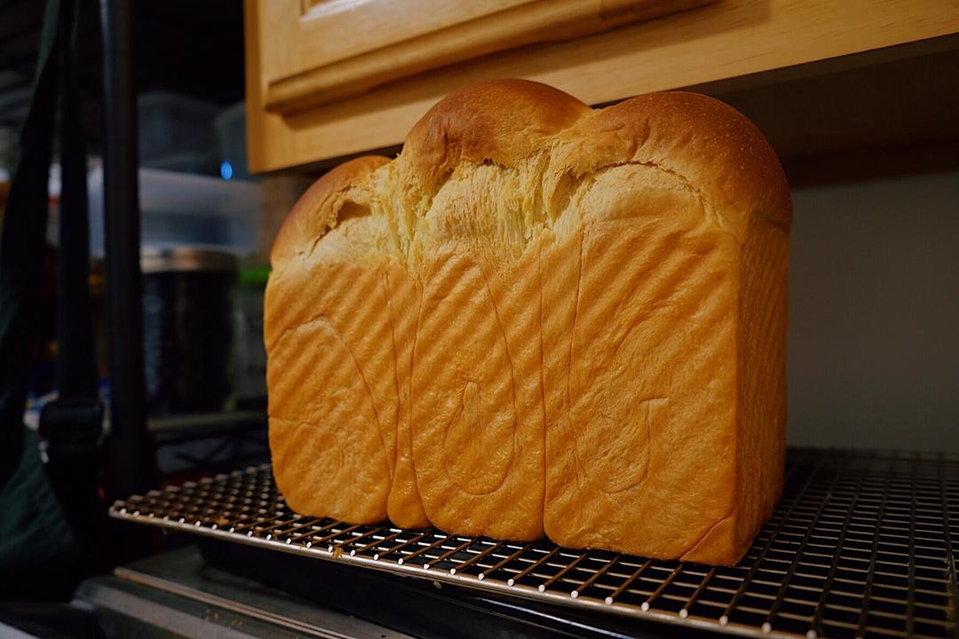 超级爆头王～牛奶蛋黄吐司