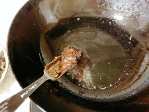 家常下饭菜——木耳腐竹炒肉的做法 步骤4