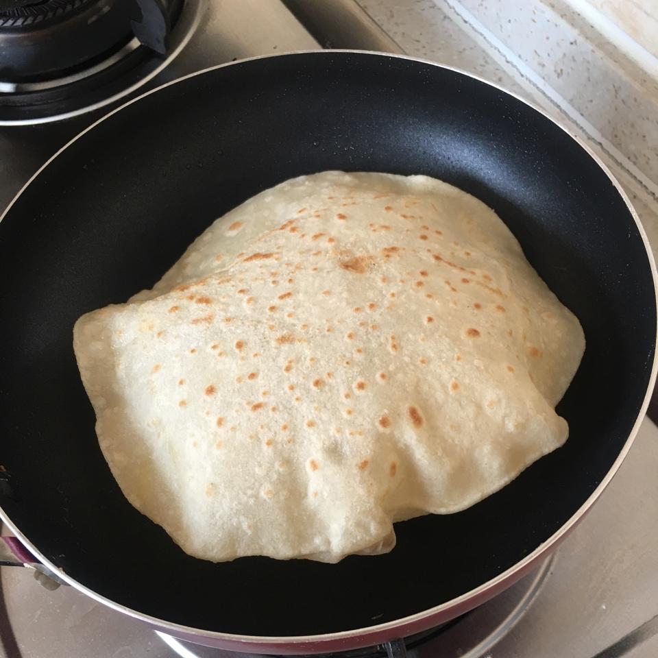 张张都鼓大泡的鸡蛋灌饼这样做不鼓大泡都难
