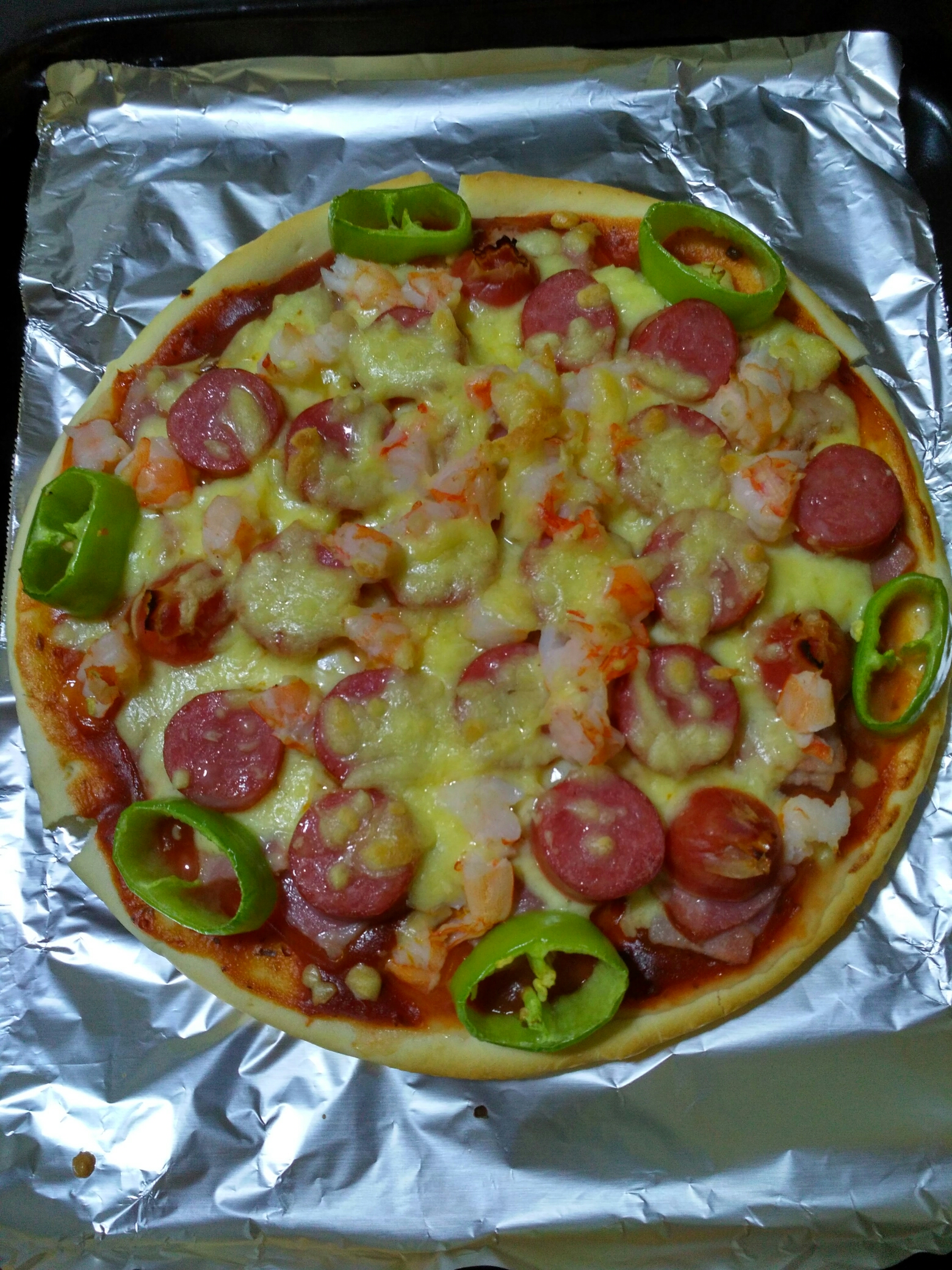 培根香肠虾仁披萨的做法