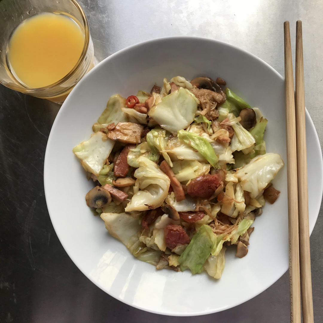 腊肠手撕包菜