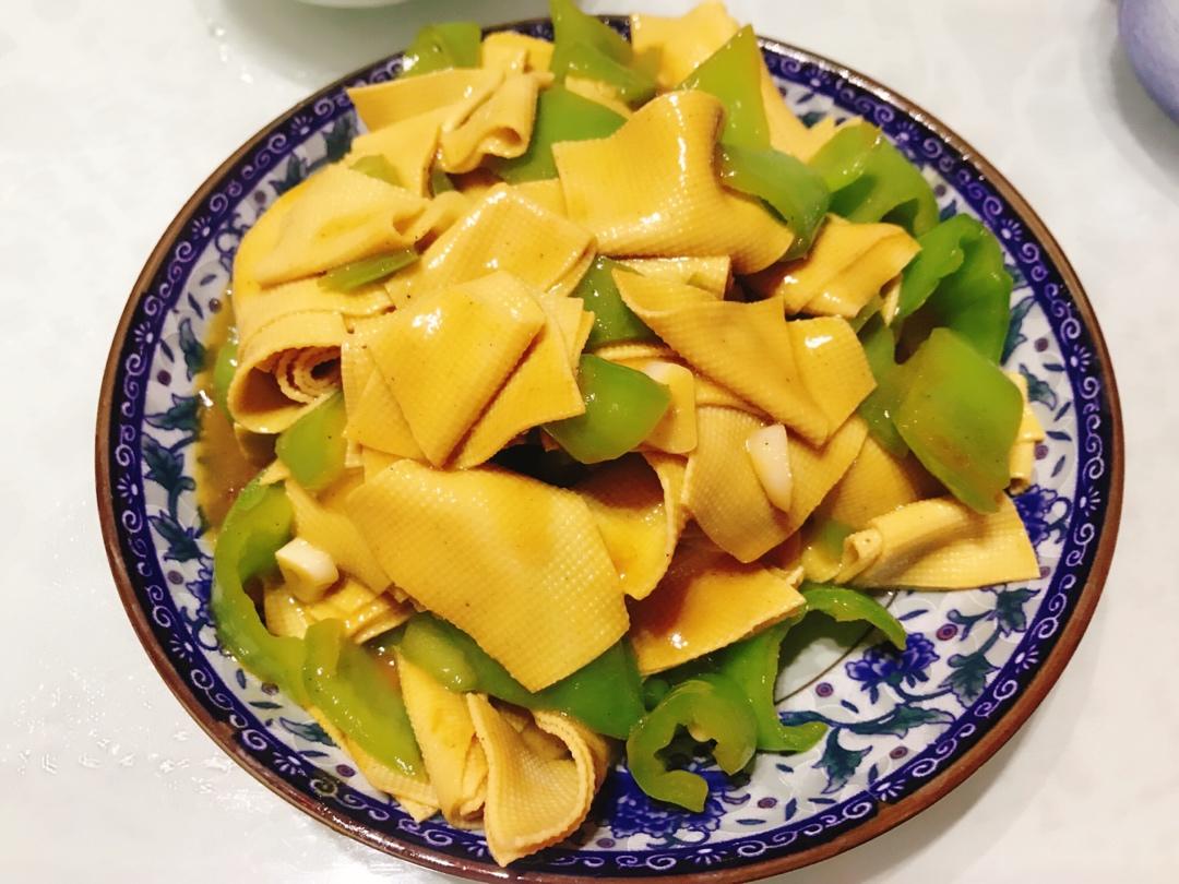 卓娜孟根达来做的尖椒炒干豆腐