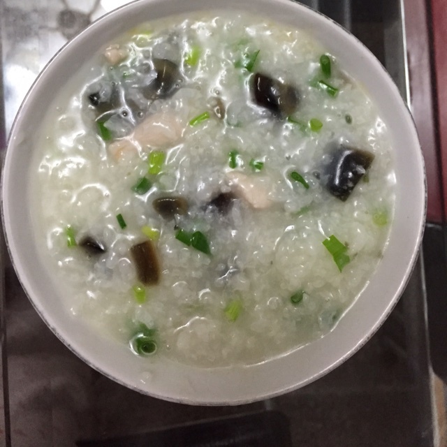 河畔胡杨做的皮蛋瘦肉粥