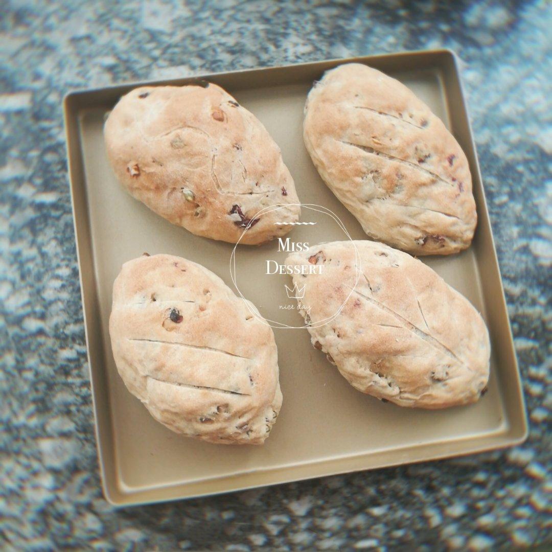 全麦葡萄干面包