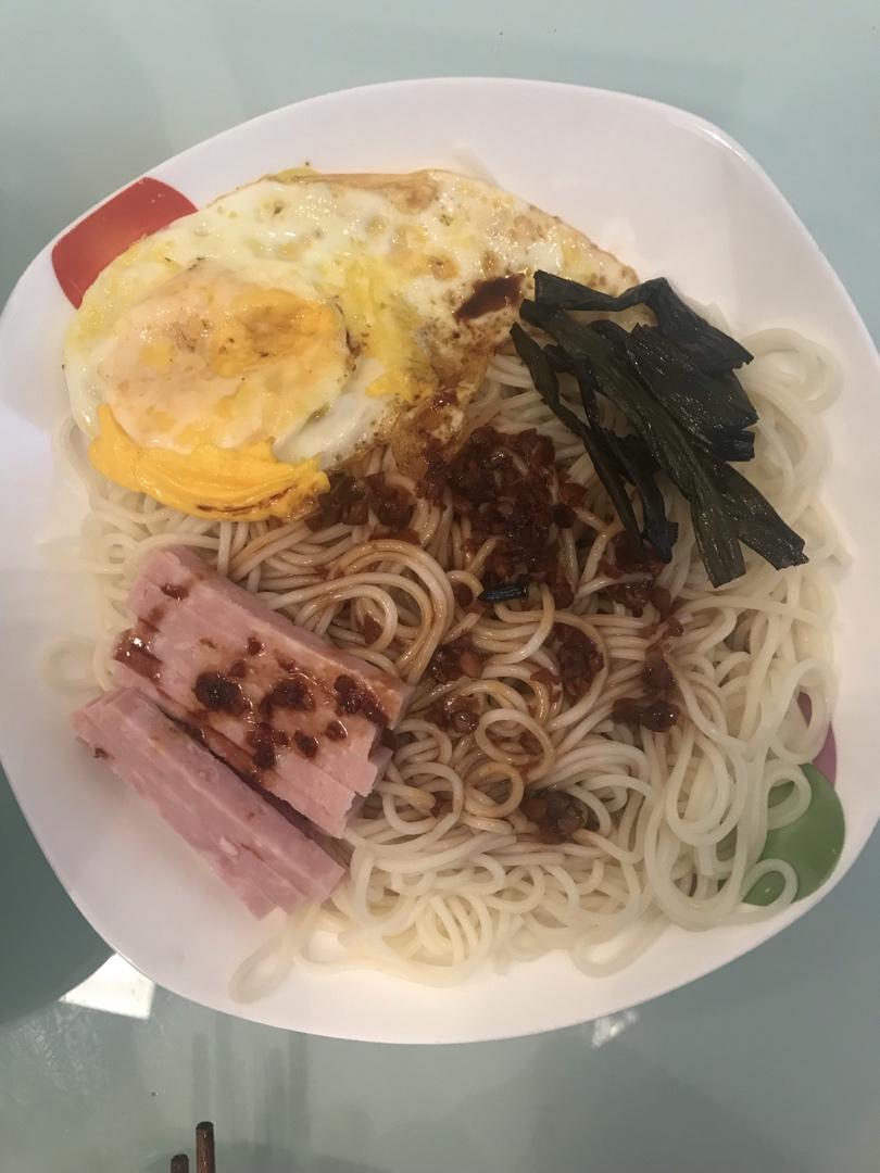 10分钟搞定的一碗葱油拌面