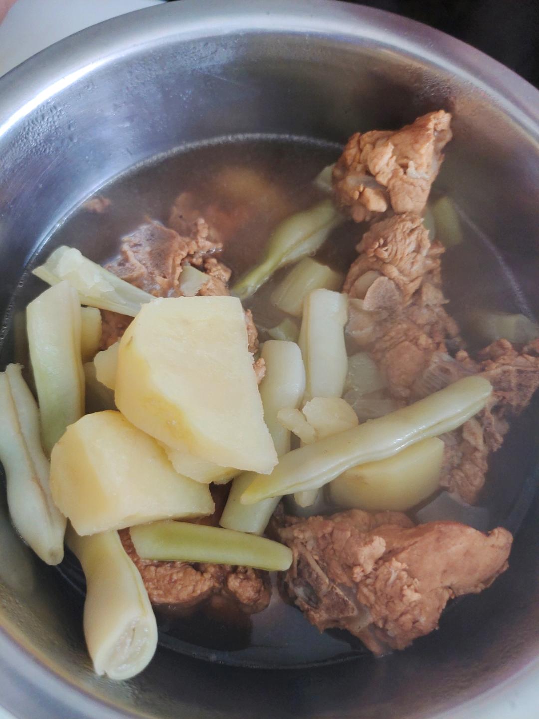 土豆炖排骨
