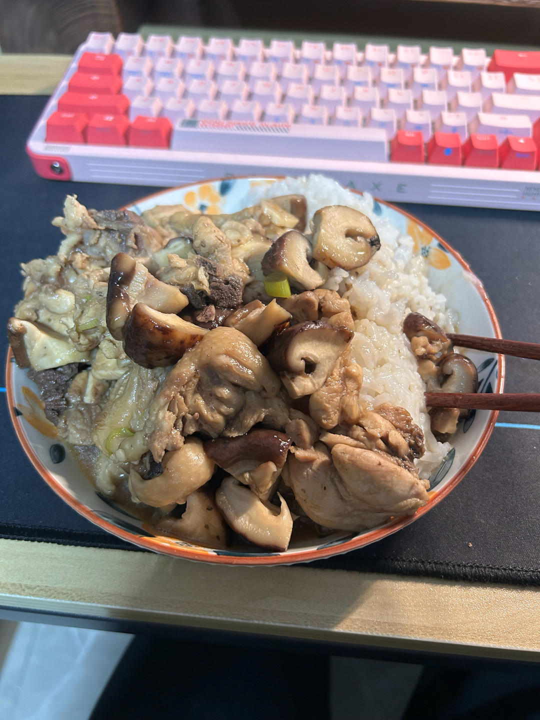 超级下饭土豆香菇炖鸡腿