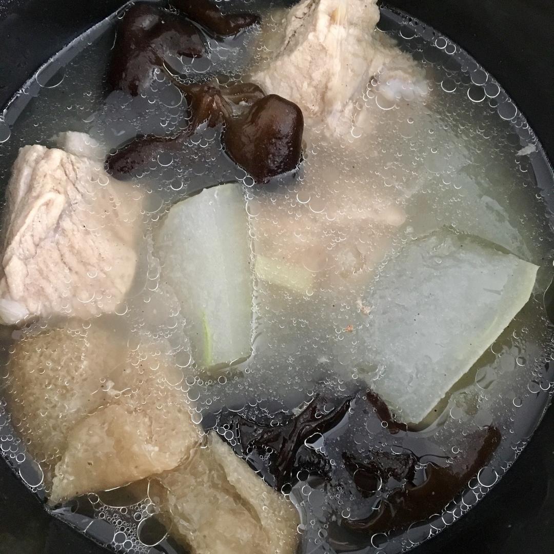 冬瓜竹荪排骨汤