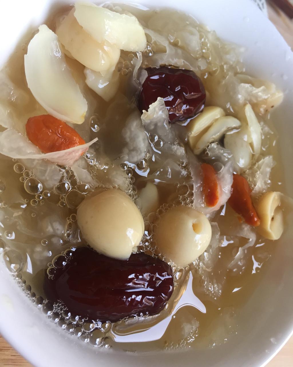 手机用户3298_91vd做的红枣百合莲子银耳羹——养颜润秋燥哦