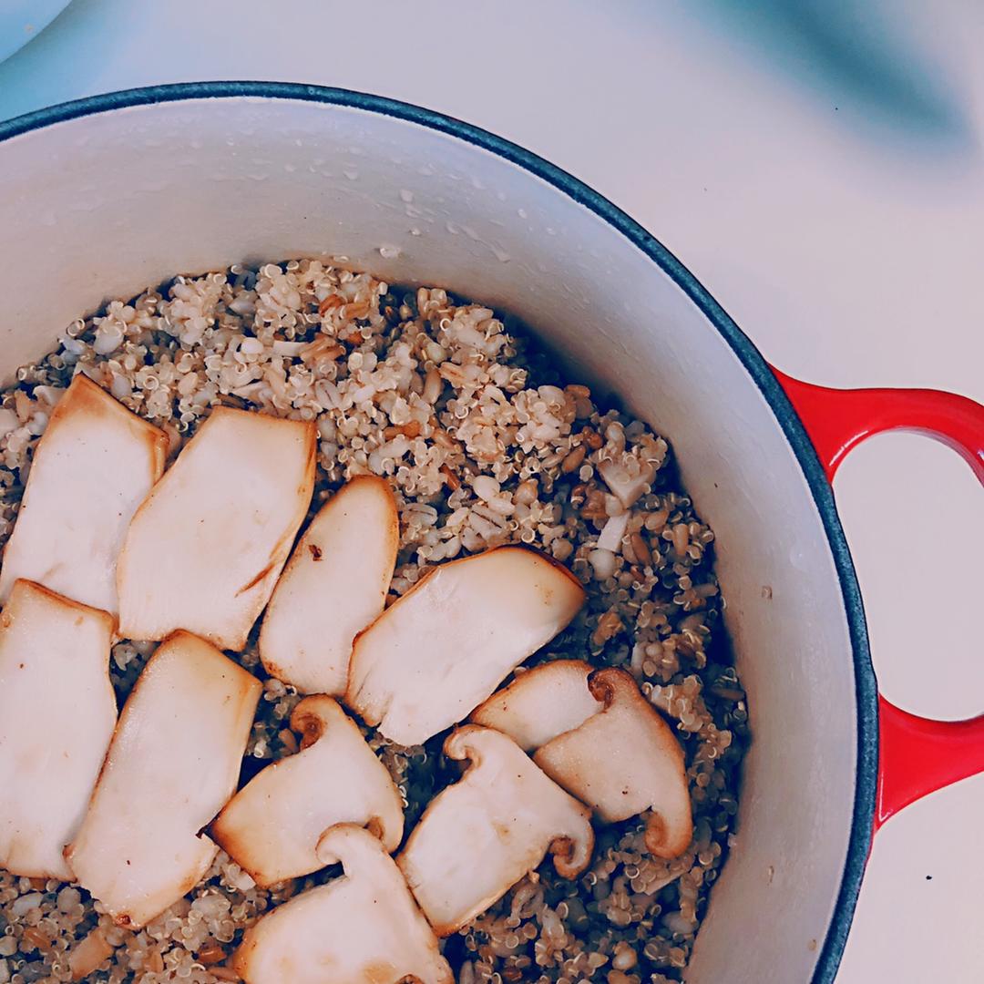 铸铁锅米饭之杂粮饭