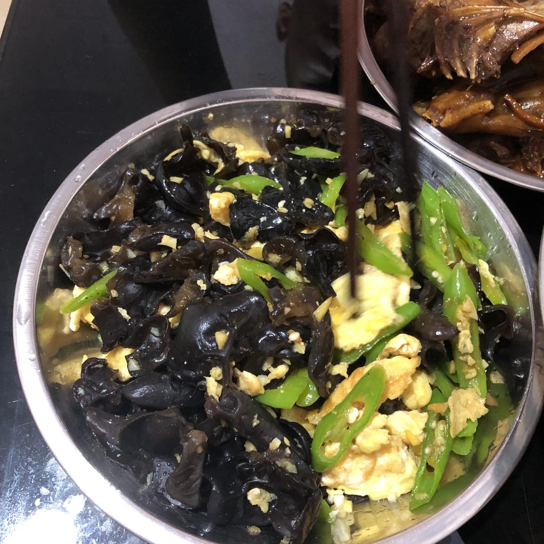 黑木耳青椒炒鸡蛋（营养又下饭）