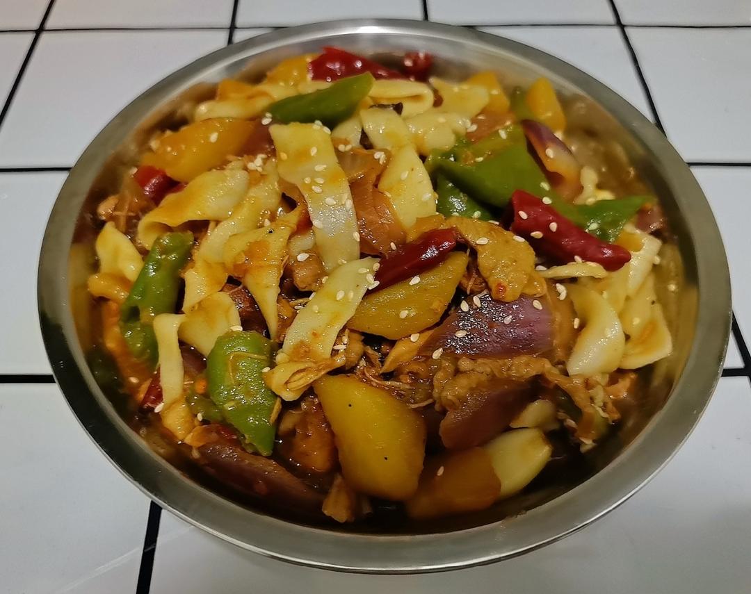 新疆大盘鸡（皮带面版）的做法