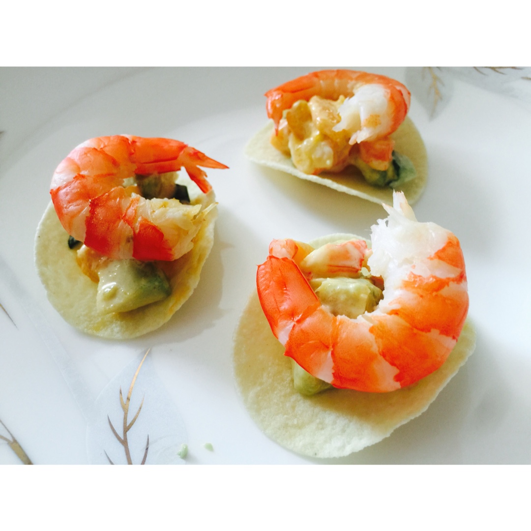 薯片牛油果大虾沙拉