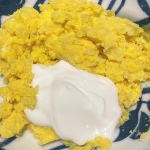 「1岁+宝宝辅食」蛋黄土豆泥茶巾的做法 步骤3