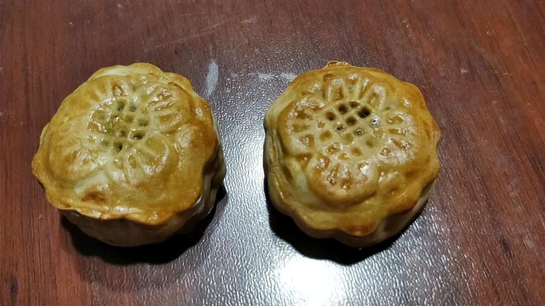 广式月饼—蛋黄莲蓉月饼