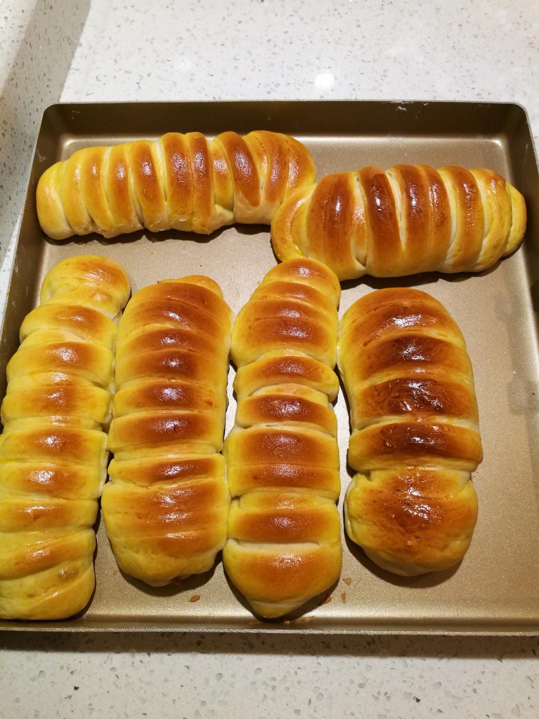 毛毛虫肉松面包
