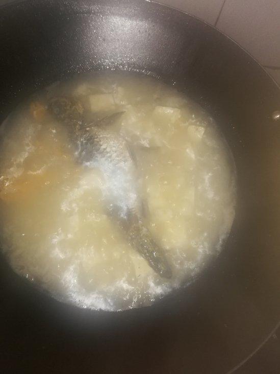 鲫鱼豆腐汤