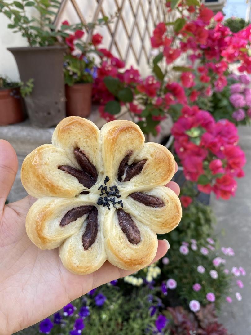花朵豆沙面包