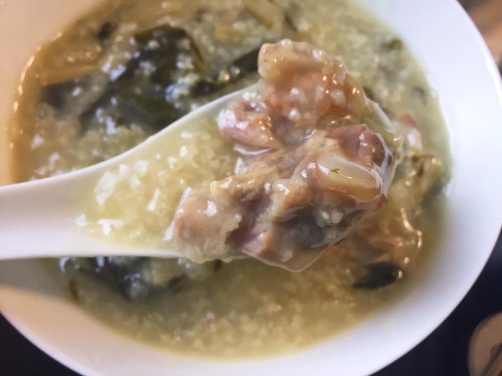 让我想起妈妈的【菜干咸猪骨粥】那股香气实在太温暖！