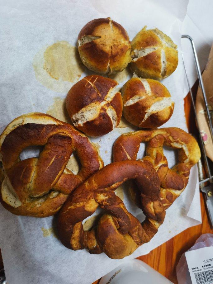 🥨黑麦碱水包Brezel🥨（小苏打版）