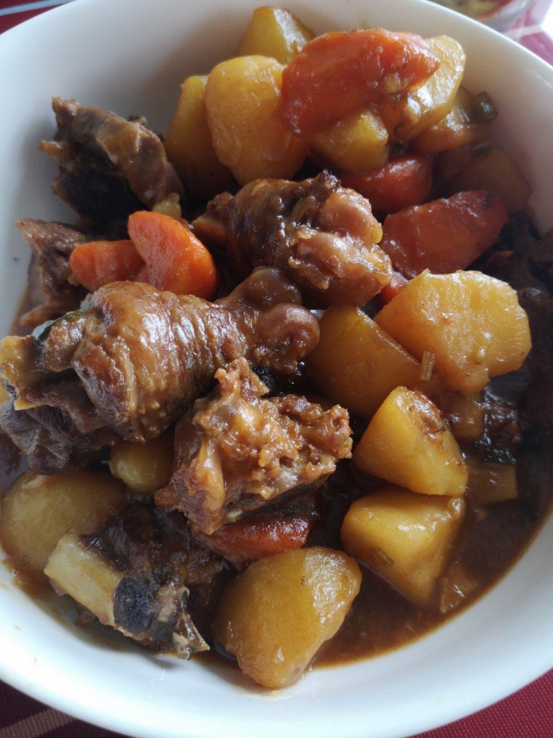 土豆焖鸡腿