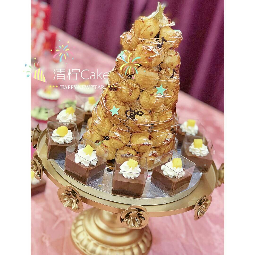 圣诞雪景焦糖泡芙塔