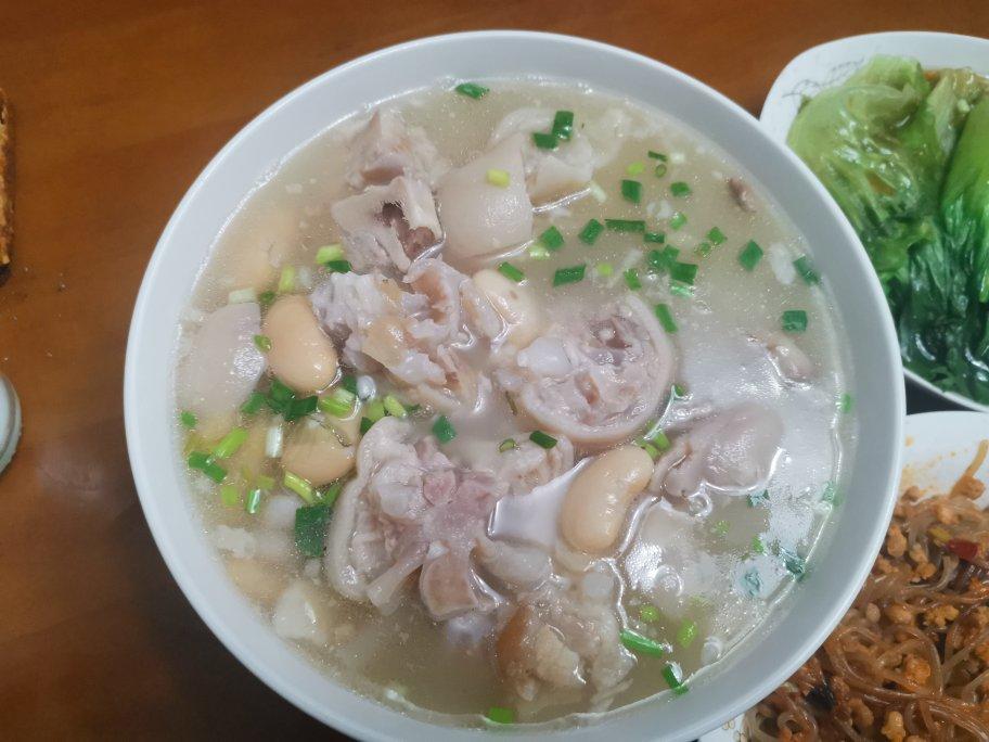 成都必吃 老妈蹄花汤