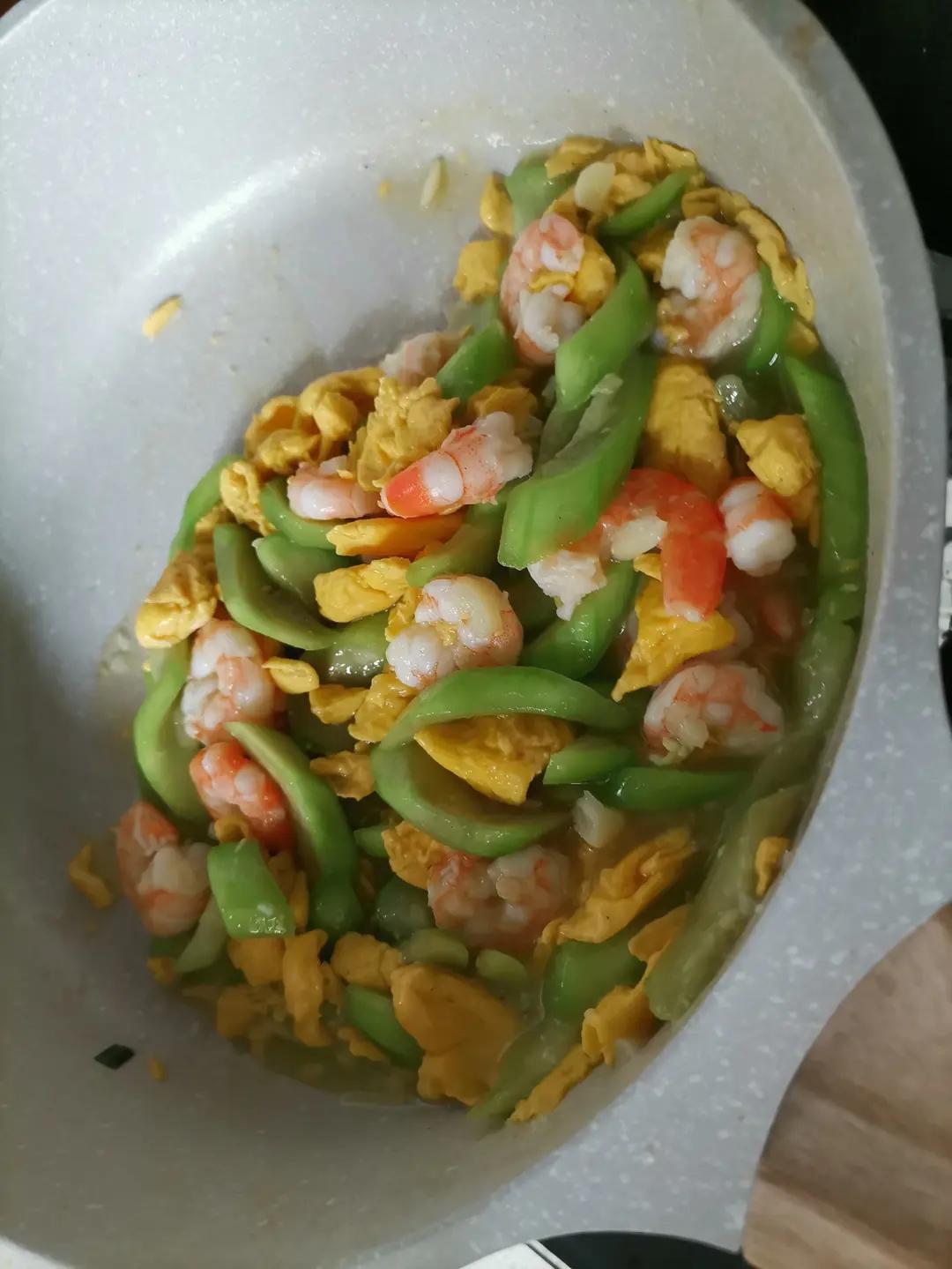 晶莹剔透的丝瓜炒虾仁