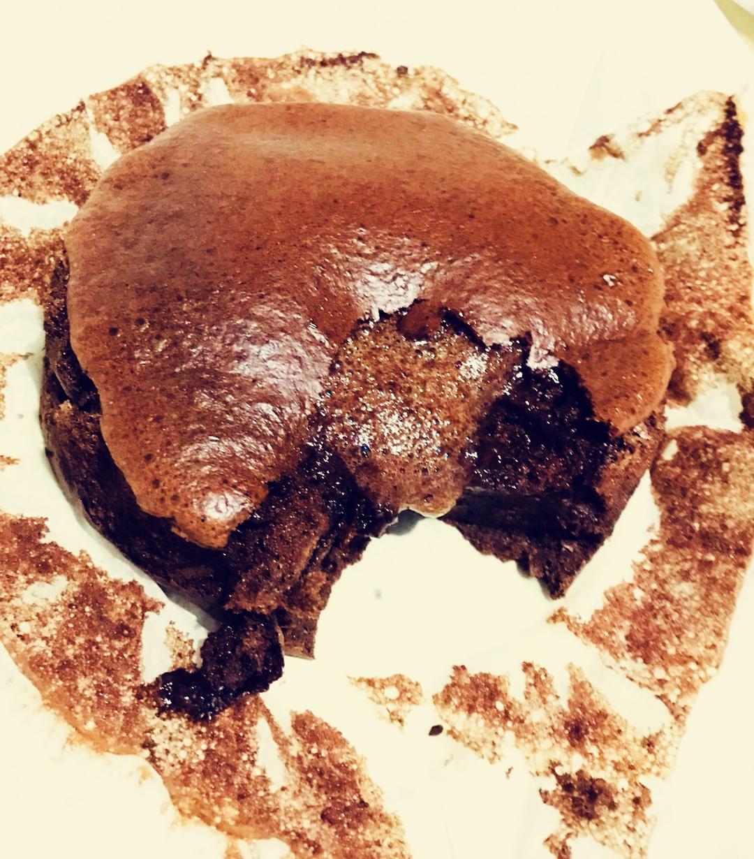 爆浆的巧克力凹蛋糕