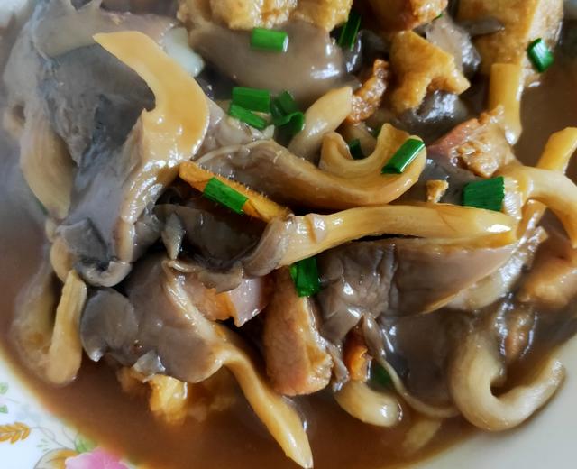 豆腐泡平菇烧肉的做法