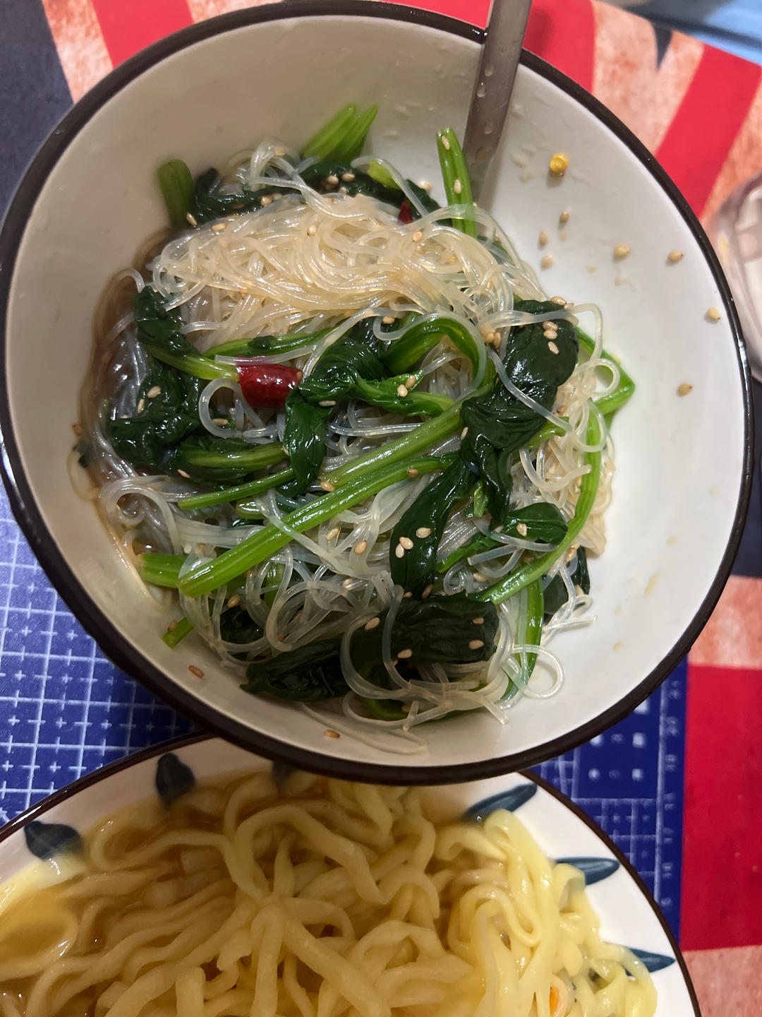 开胃爽口又营养的菠菜拌粉丝