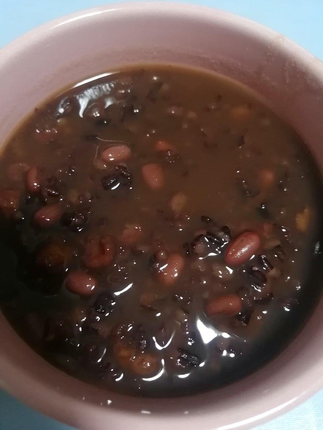 黑米红豆玉米碴粥