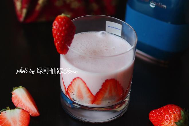 草莓酸奶奶昔的做法