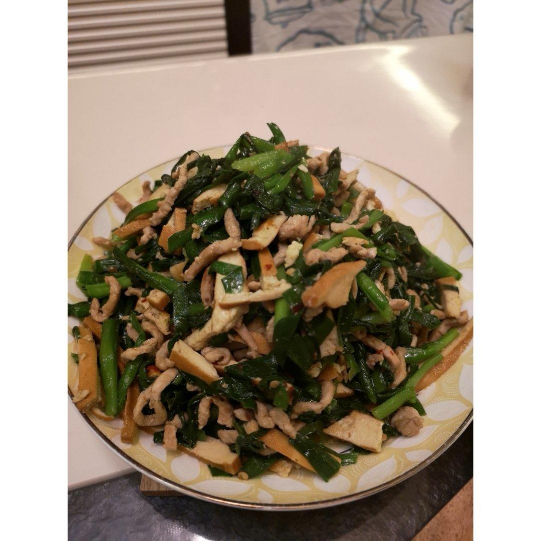 肉丝豆皮炒韭菜