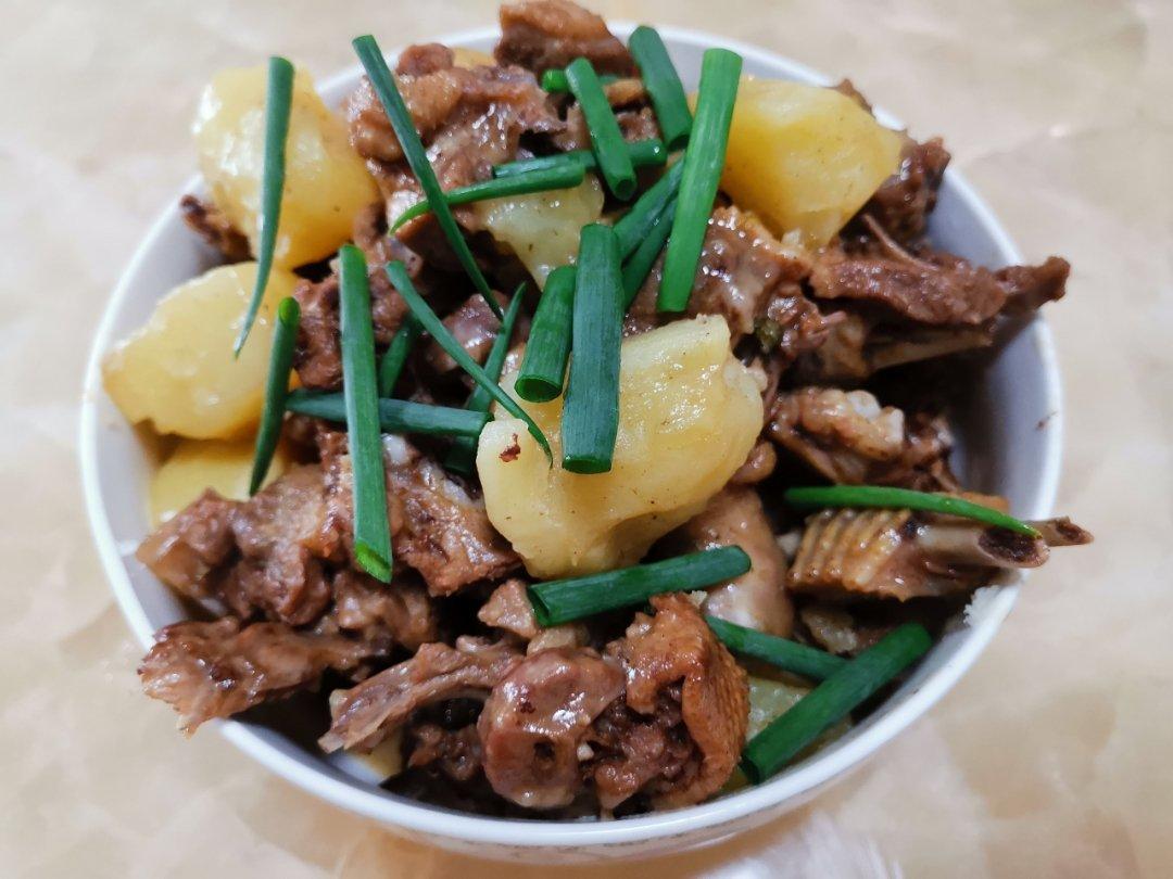 土豆焖鸭