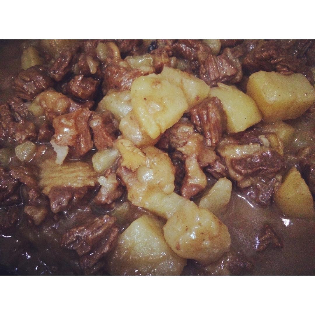 土豆胡萝卜烧牛肉
