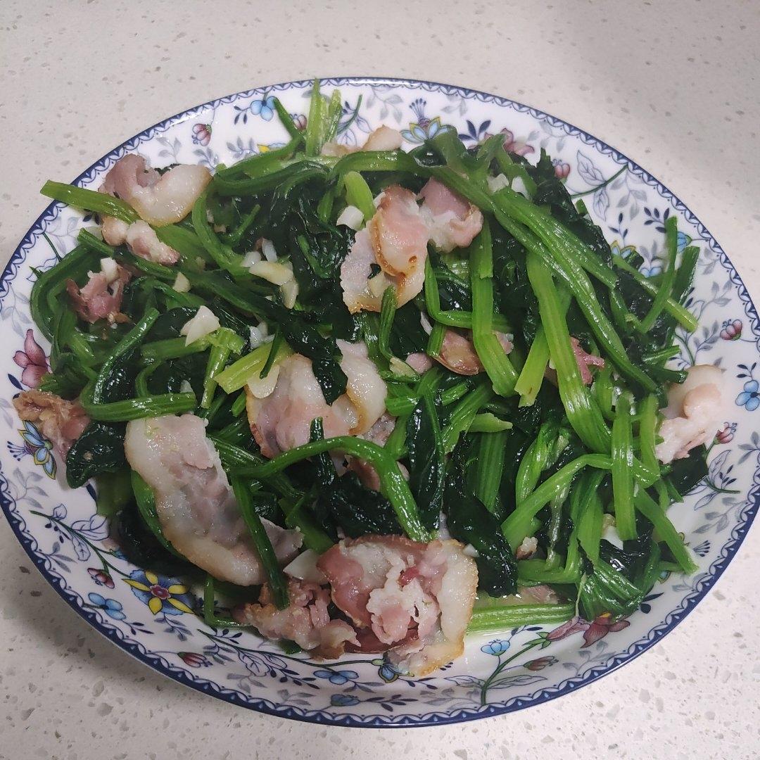 菠菜炒培根