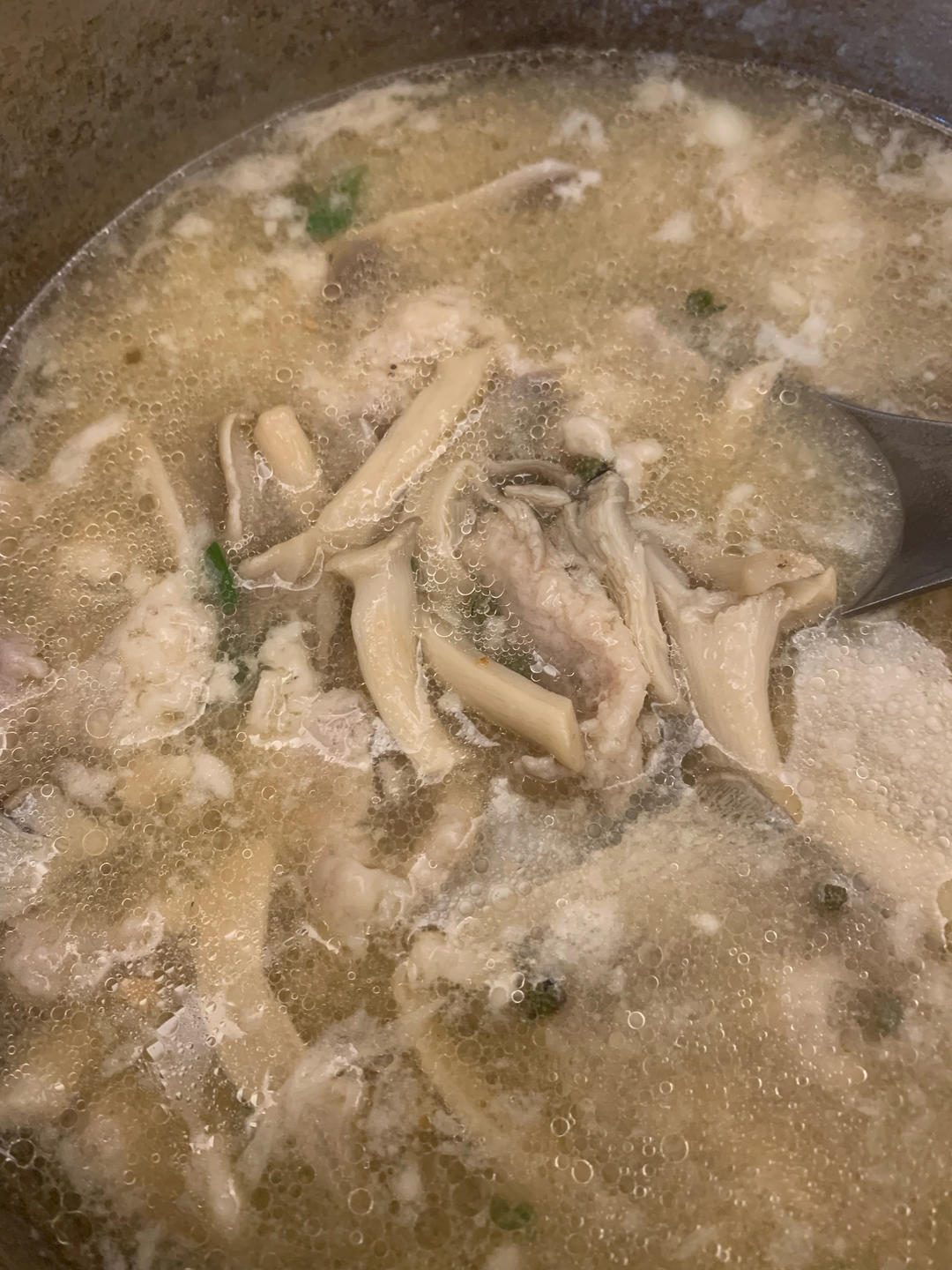 10分钟鲜掉眉毛的平菇肉片汤