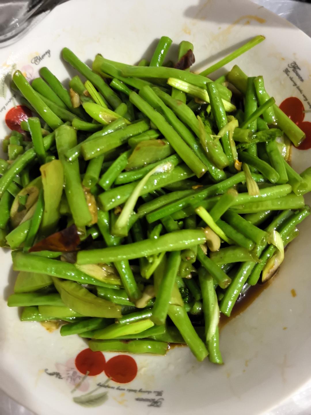 厨师长教你：“凉拌长豆角”的家常做法，夏天没食欲，很适合开胃