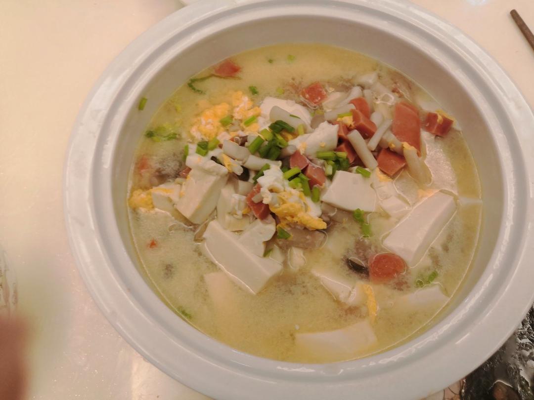 鲜掉眉毛的菌菇汤，鲜美嫩滑，让人无法抗拒！