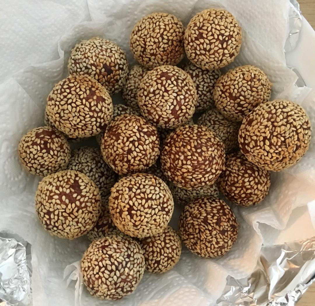 紫薯芝麻球