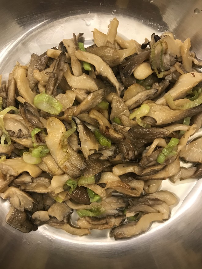 炒蘑菇隔夜能吃吗 下厨房